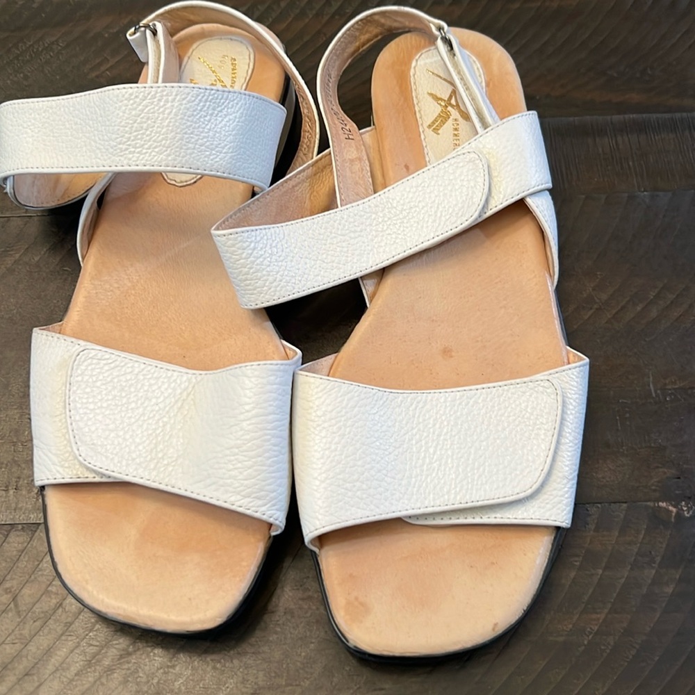 ROS Hommerson White Sandals Size 9.5 WW